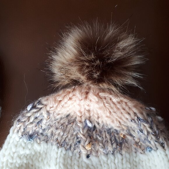Hand knitted hat - Picture 4 of 4